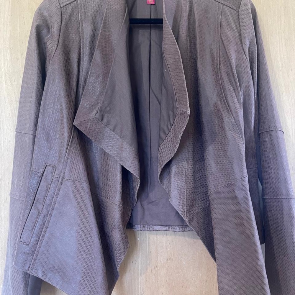 G.I.L.I grey leather jacket. Good condition. Size 6